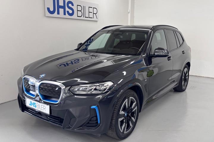 Grå BMW iX3 fra 2023