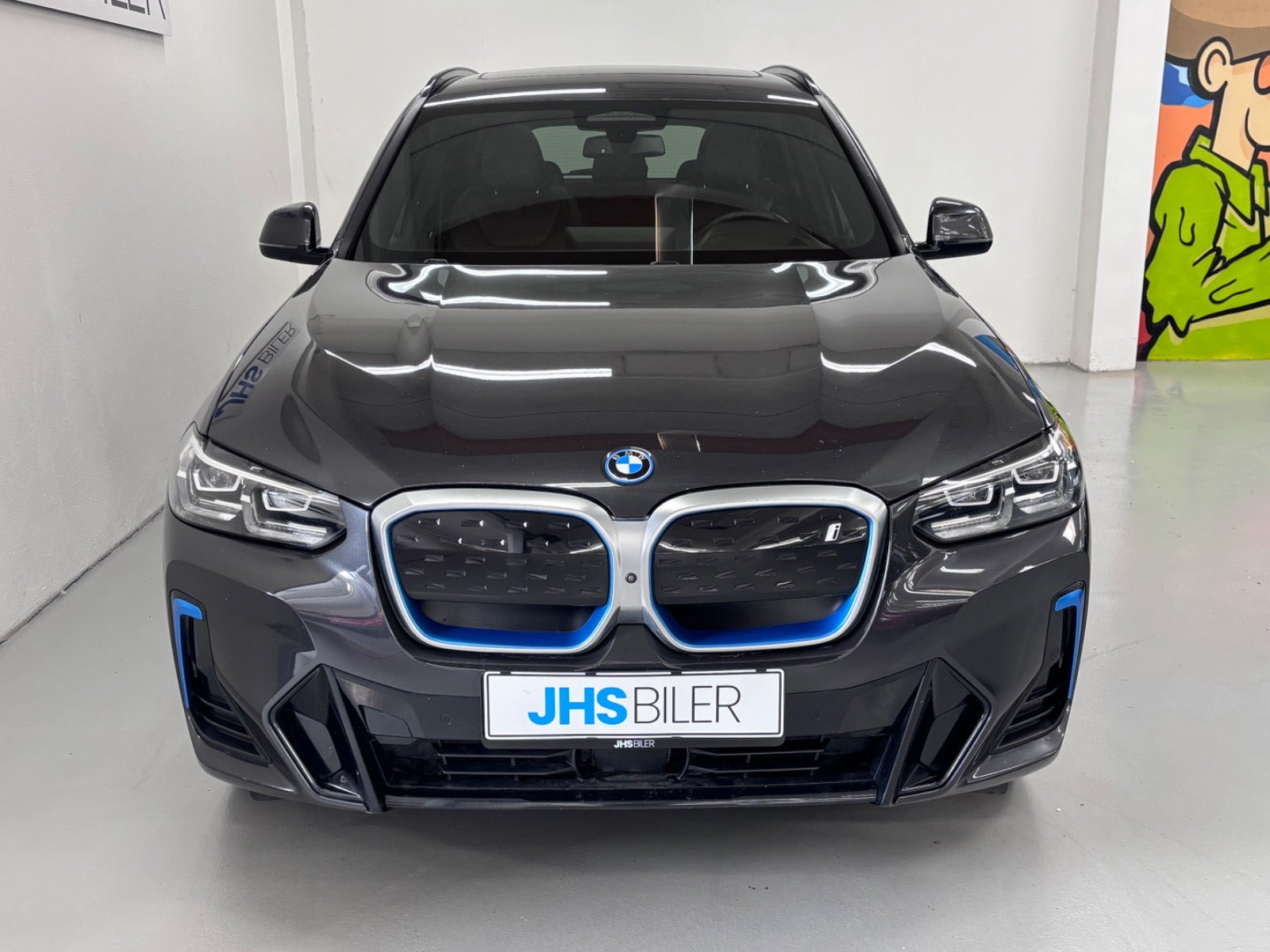 Grå BMW iX3 fra 2023