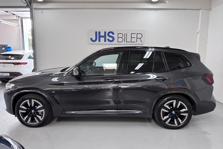 Grå BMW iX3 fra 2023