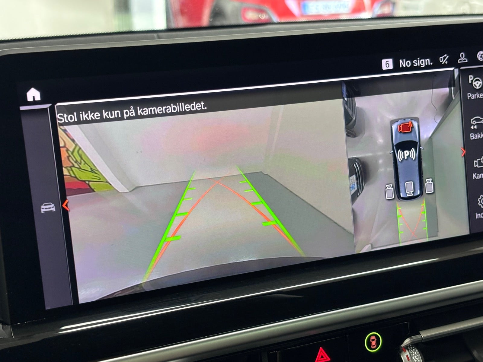 Grå BMW iX3 fra 2023