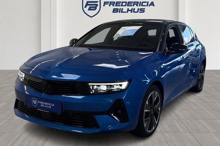 Blå Opel Astra-e fra 2023
