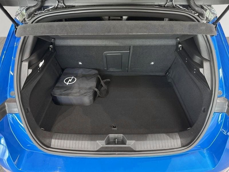 Blå Opel Astra-e fra 2023
