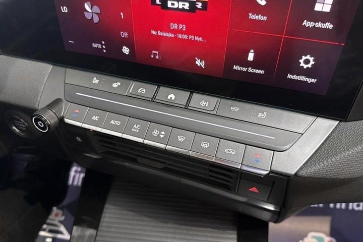 Blå Opel Astra-e fra 2023