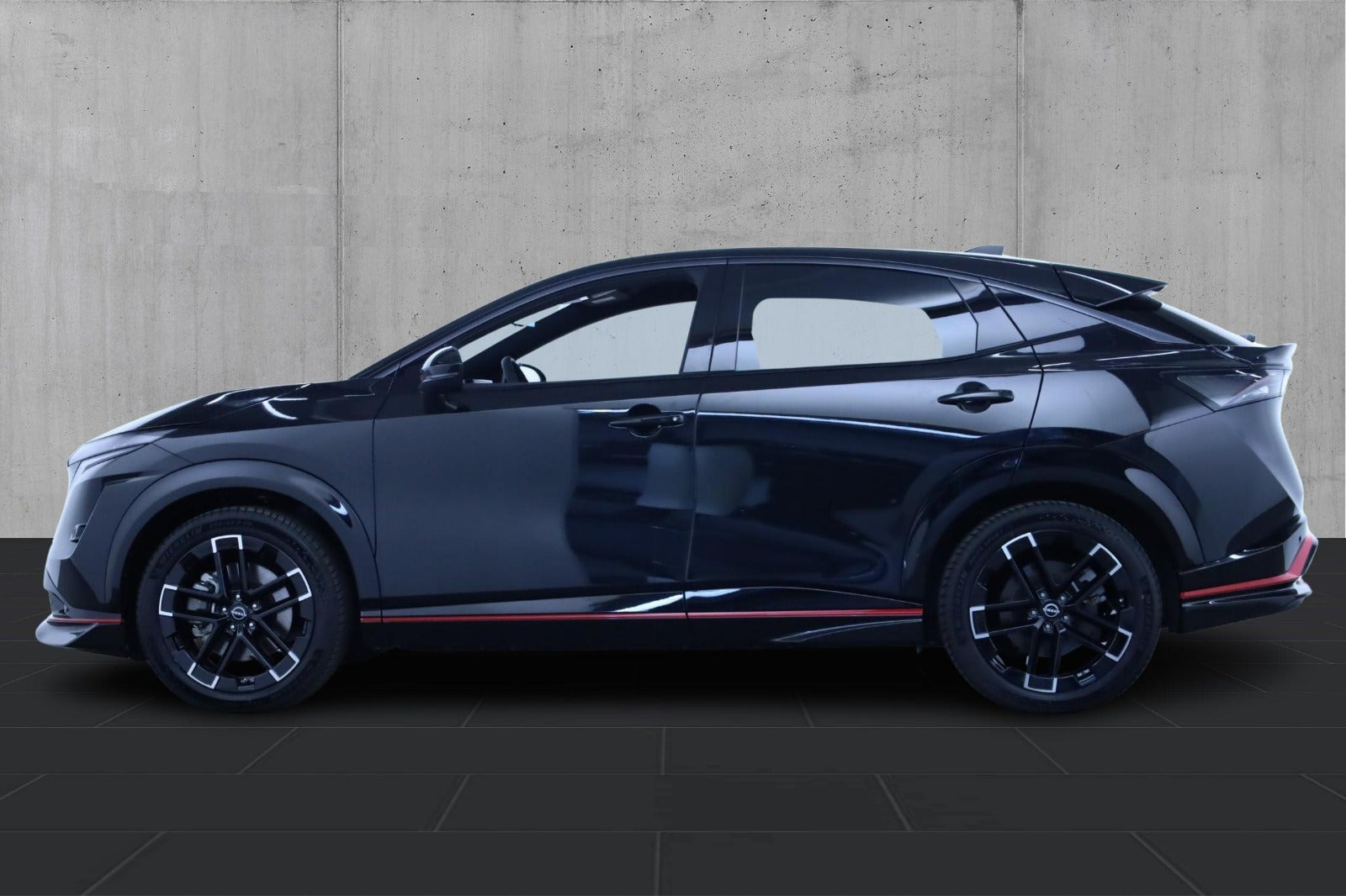 Sort Nissan Ariya fra 2025