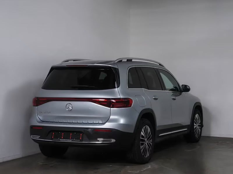 Grå Mercedes EQB250+ fra 2024