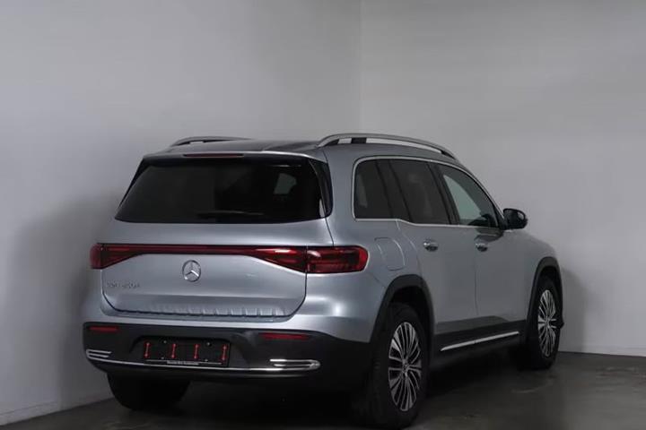 Grå Mercedes EQB250+ fra 2024