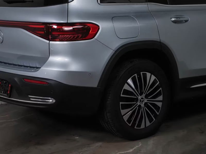Grå Mercedes EQB250+ fra 2024