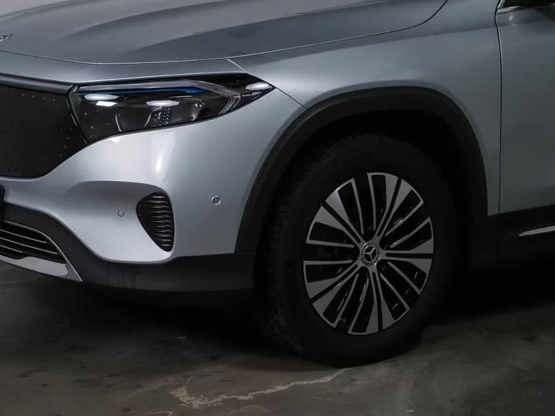 Grå Mercedes EQB250+ fra 2024
