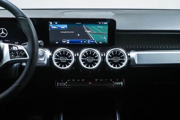 Grå Mercedes EQB250+ fra 2024