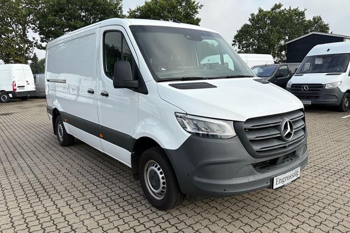 Hvid Mercedes Sprinter 319 fra 2020