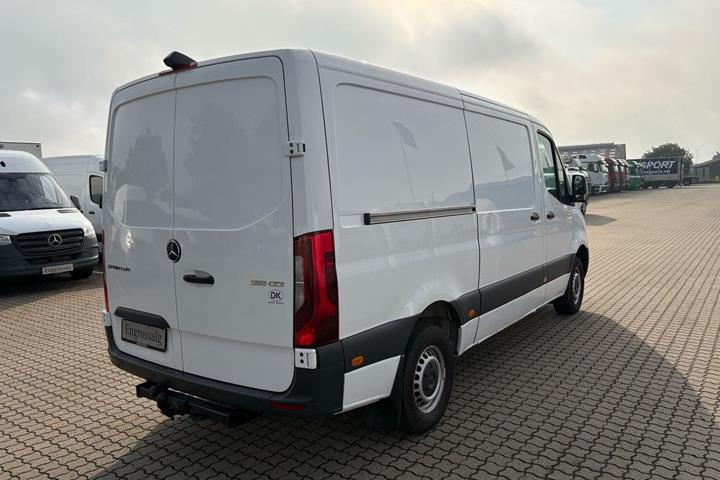 Hvid Mercedes Sprinter 319 fra 2020