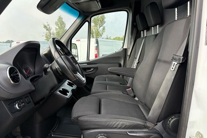 Hvid Mercedes Sprinter 319 fra 2020