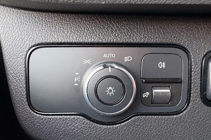 Hvid Mercedes Sprinter 319 fra 2020