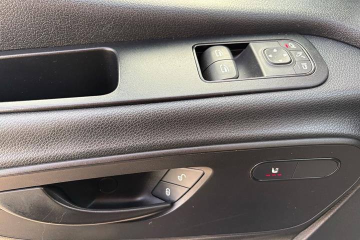 Hvid Mercedes Sprinter 319 fra 2020