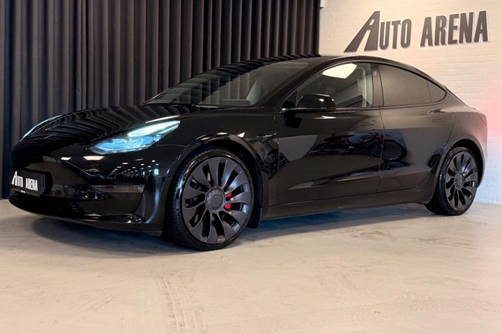 Sort Tesla Model 3 fra 2021