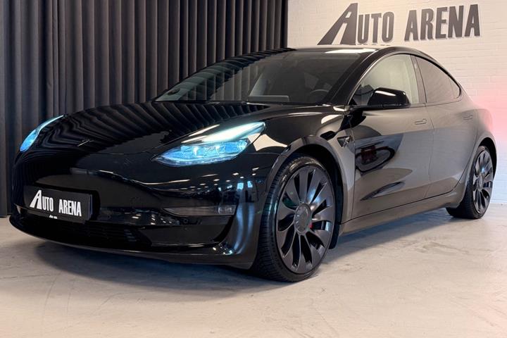 Sort Tesla Model 3 fra 2021