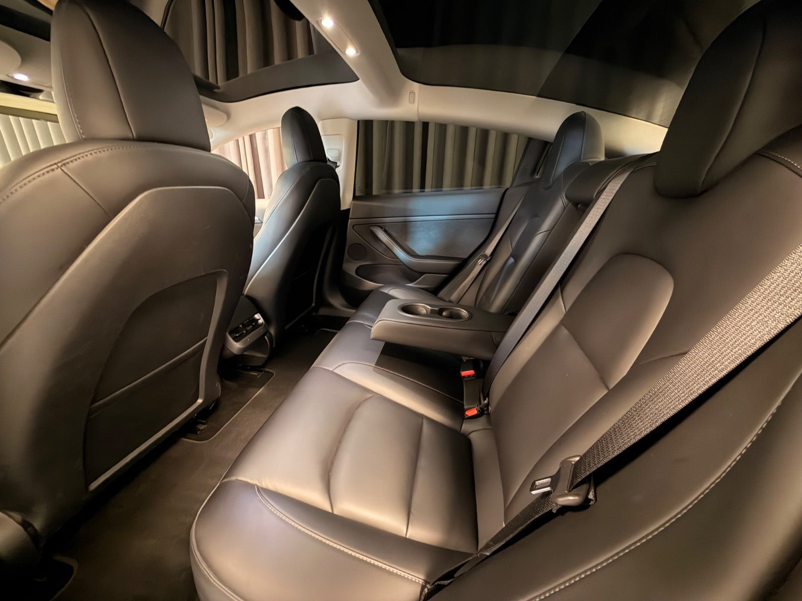 Sort Tesla Model 3 fra 2021