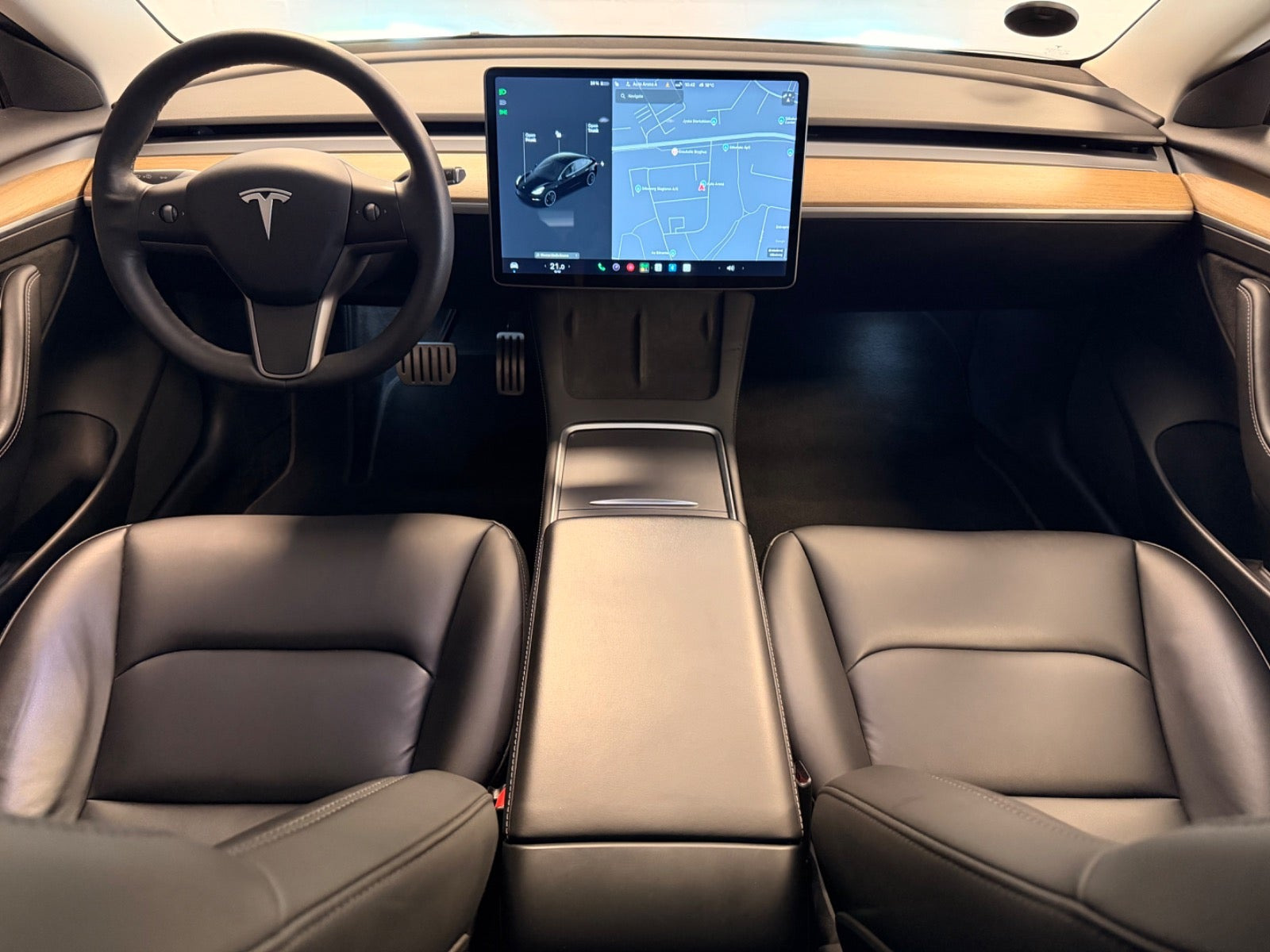 Sort Tesla Model 3 fra 2021
