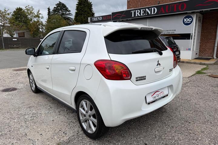 Hvid Mitsubishi Space Star fra 2016