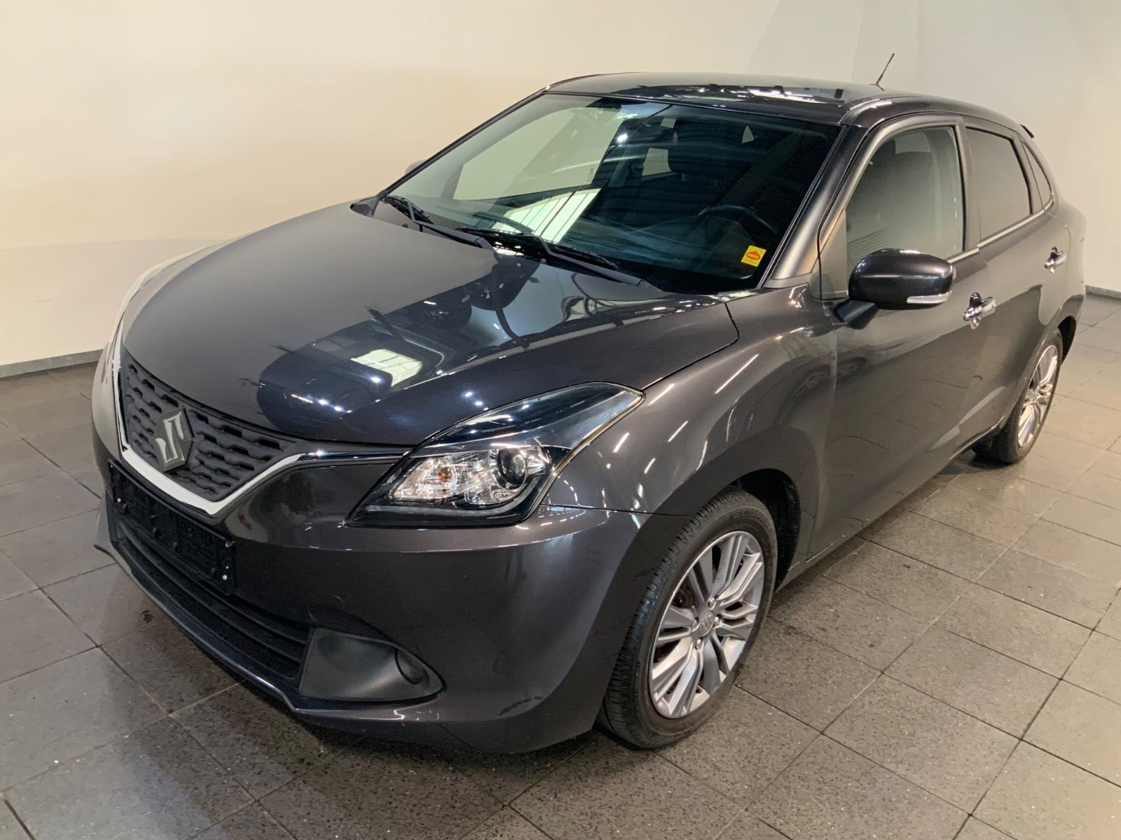 Grå Suzuki Baleno fra 2020