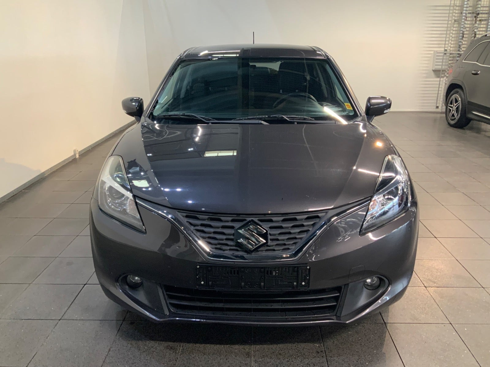 Grå Suzuki Baleno fra 2020