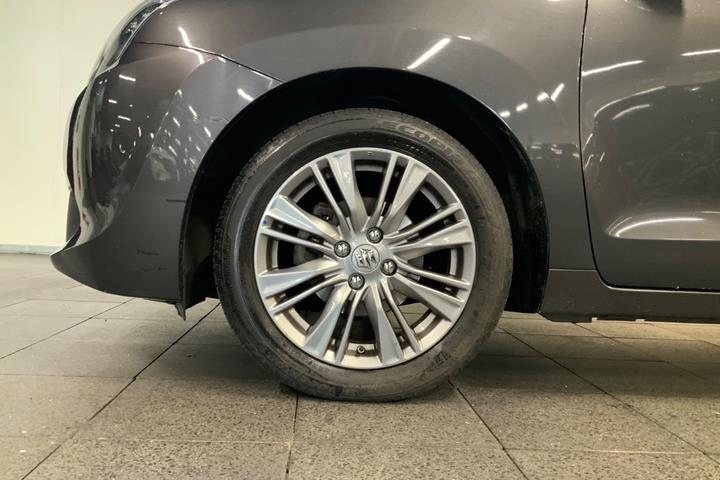 Grå Suzuki Baleno fra 2020