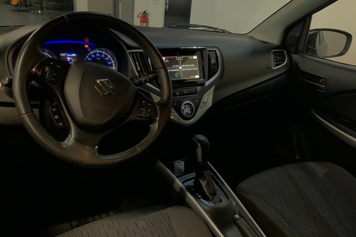 Grå Suzuki Baleno fra 2020