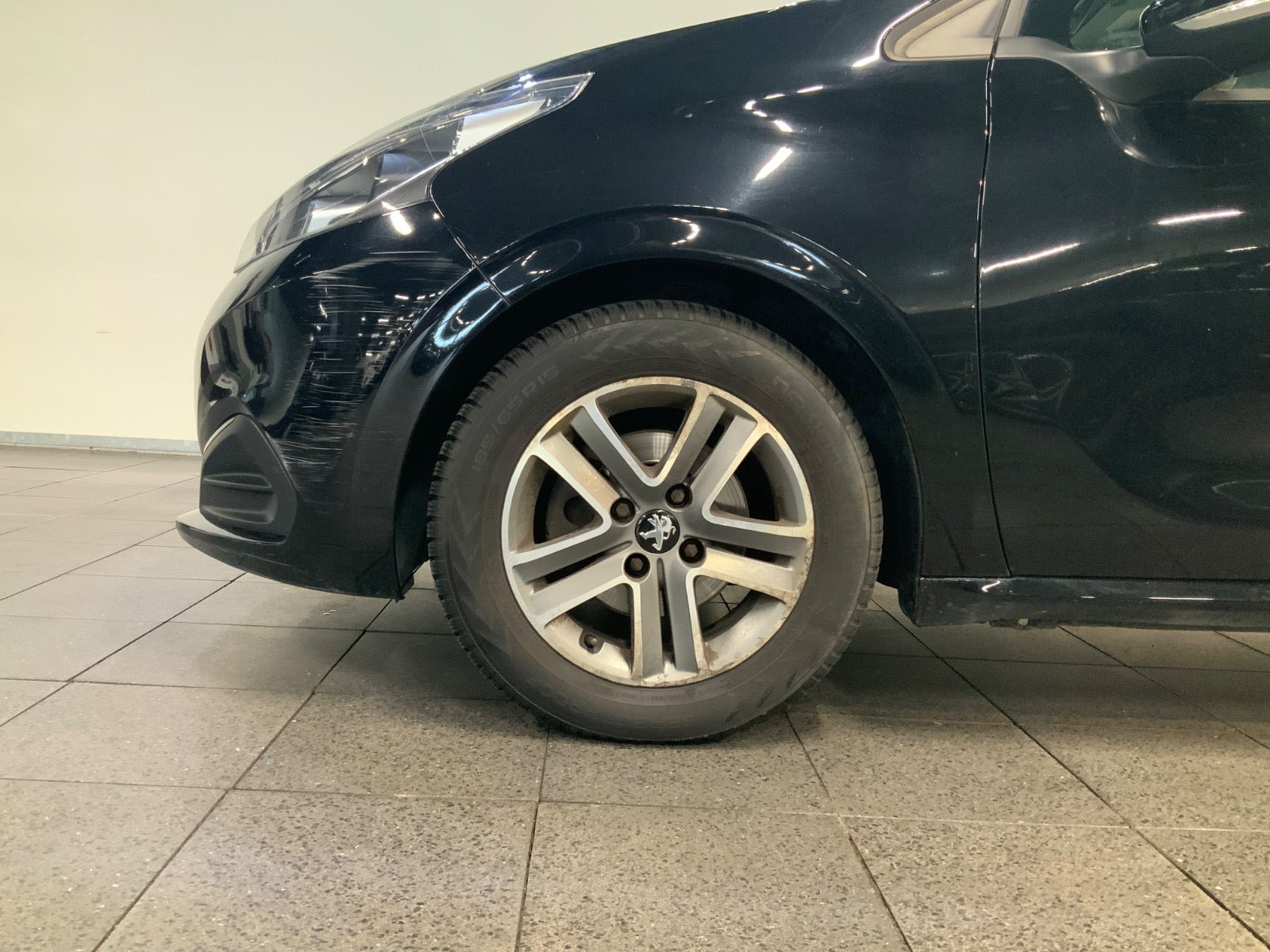 Sort Peugeot 208 fra 2017