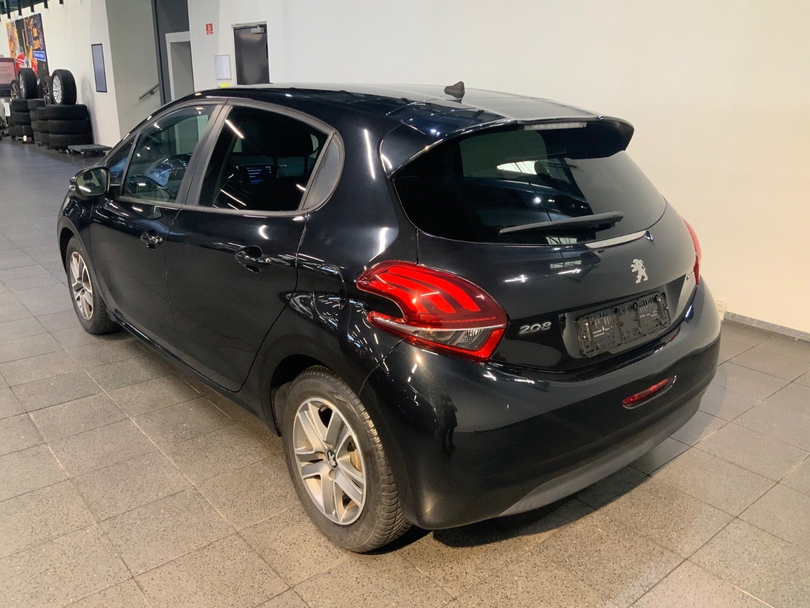 Sort Peugeot 208 fra 2017