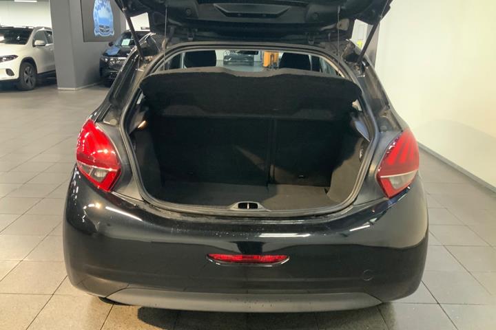 Sort Peugeot 208 fra 2017