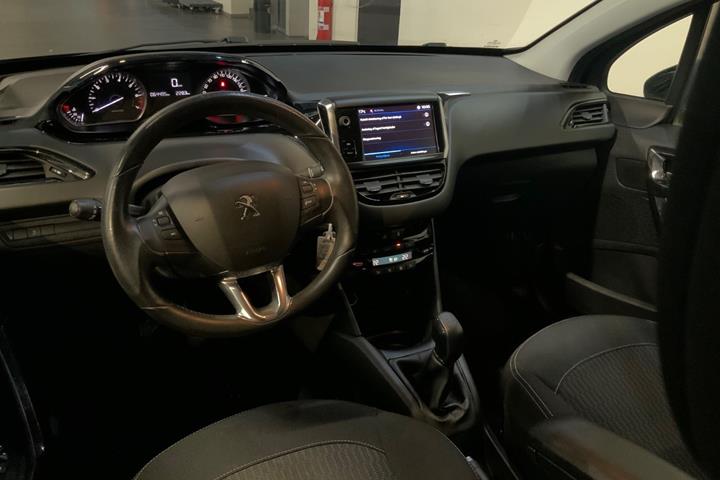 Sort Peugeot 208 fra 2017