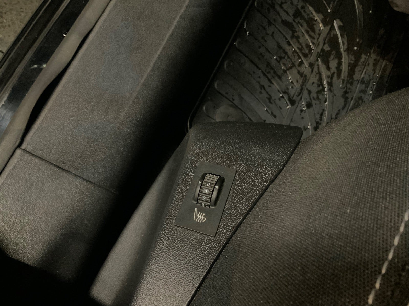 Sort Peugeot 208 fra 2017