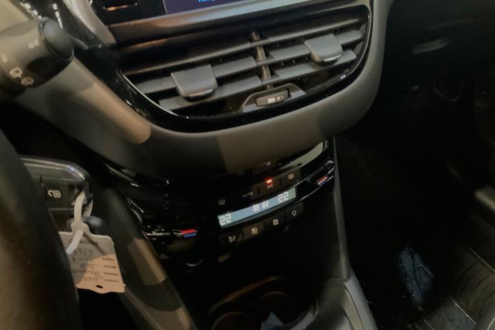 Sort Peugeot 208 fra 2017