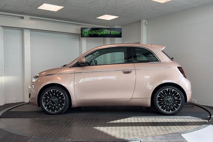 Gul Fiat 500e fra 2023