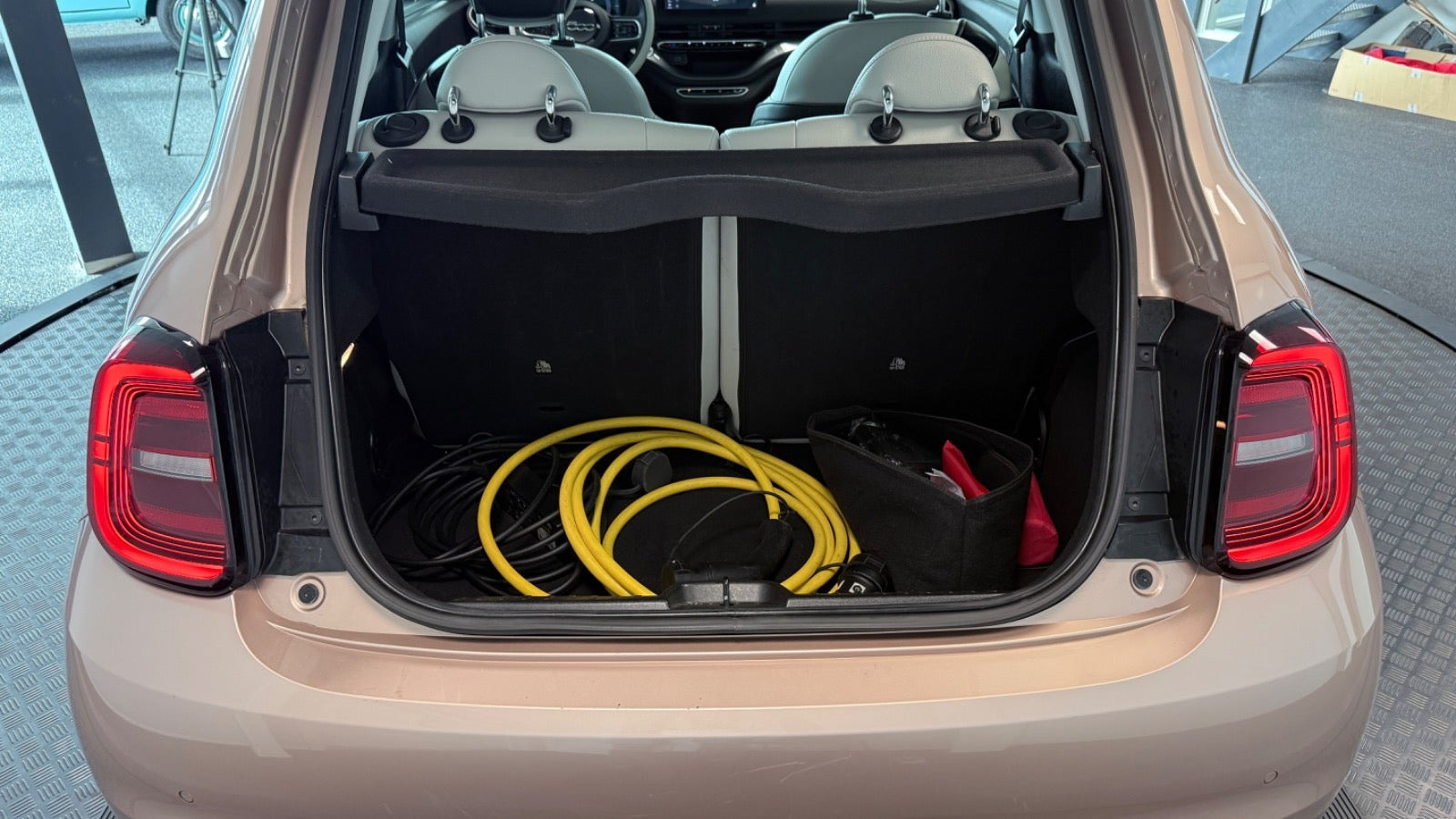 Gul Fiat 500e fra 2023