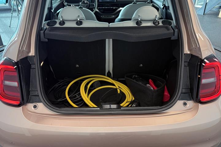 Gul Fiat 500e fra 2023