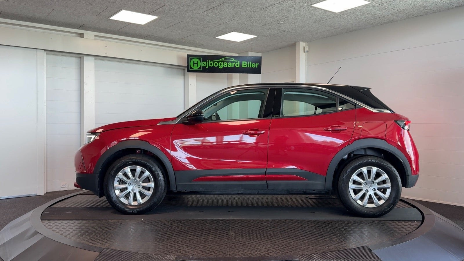 Rød Opel Mokka-e fra 2023