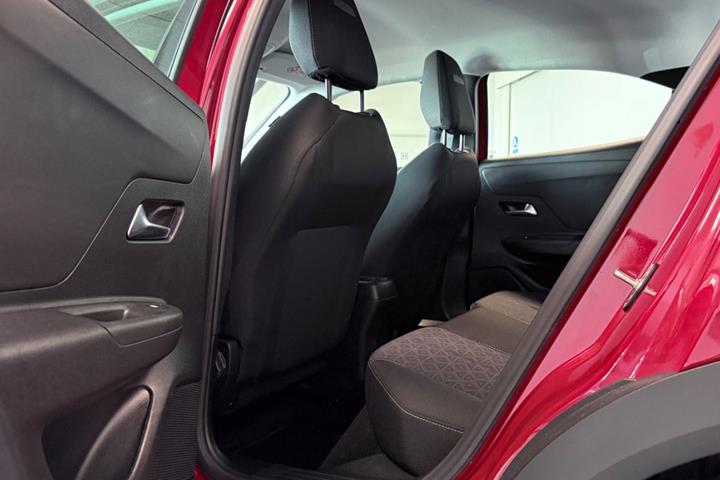 Rød Opel Mokka-e fra 2023