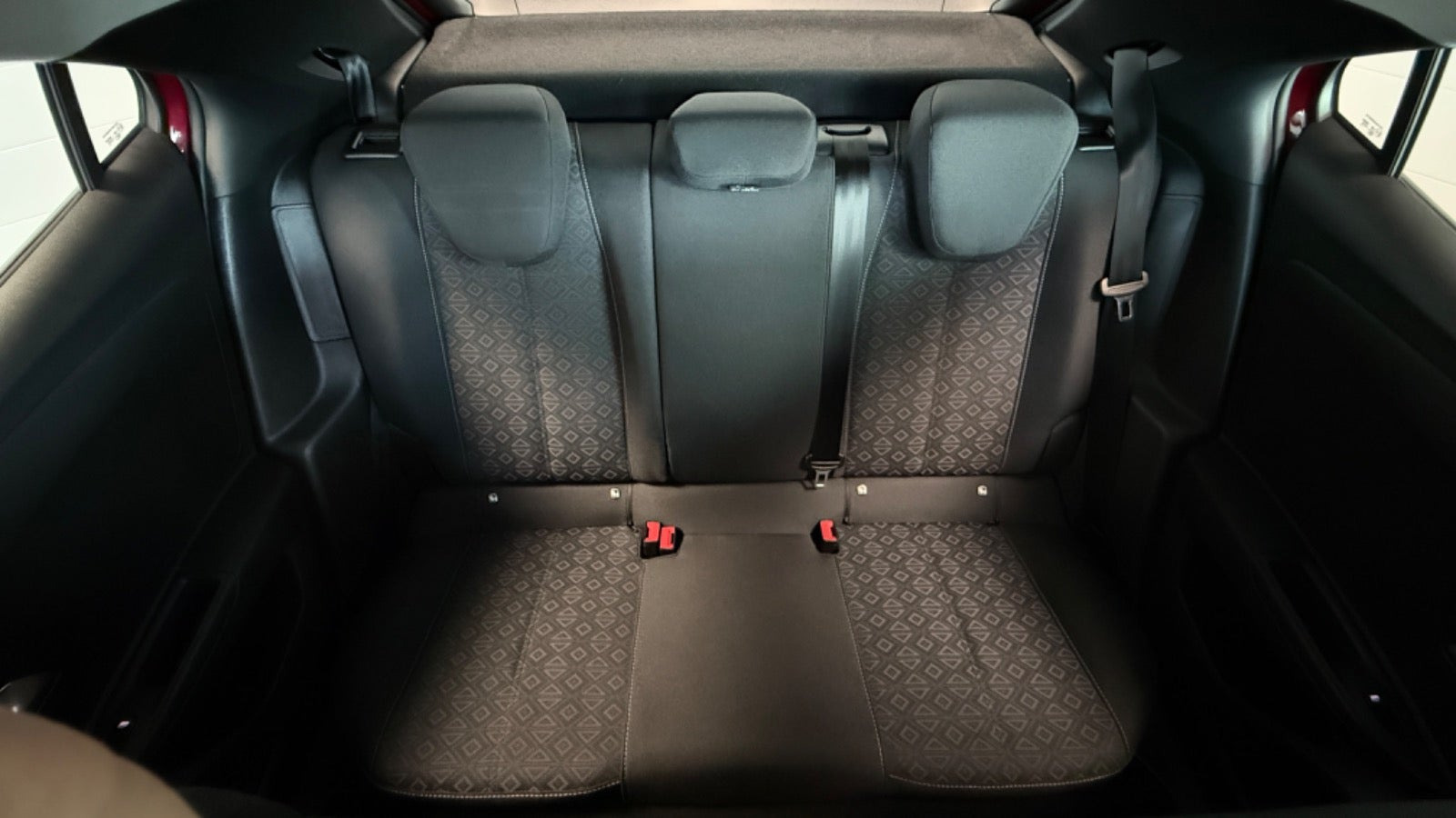 Rød Opel Mokka-e fra 2023