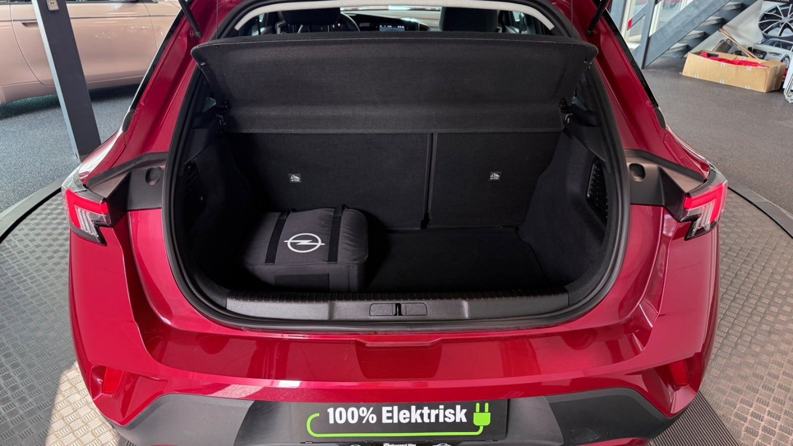 Rød Opel Mokka-e fra 2023