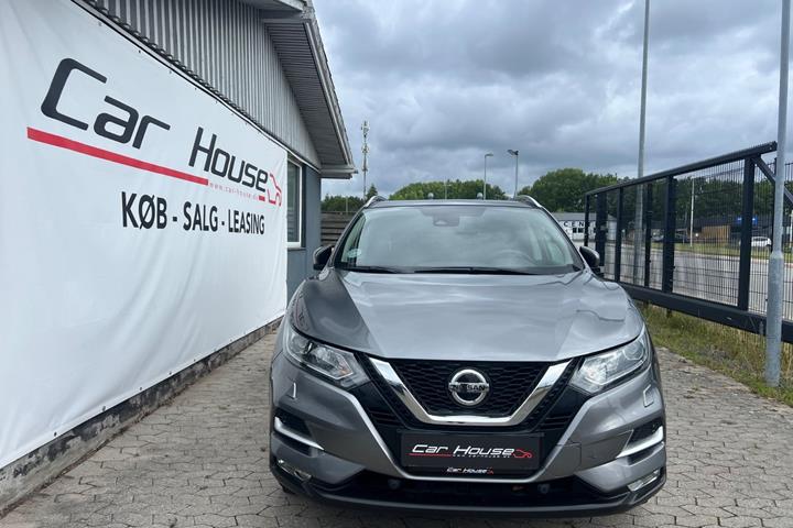 Grå Nissan Qashqai fra 2018