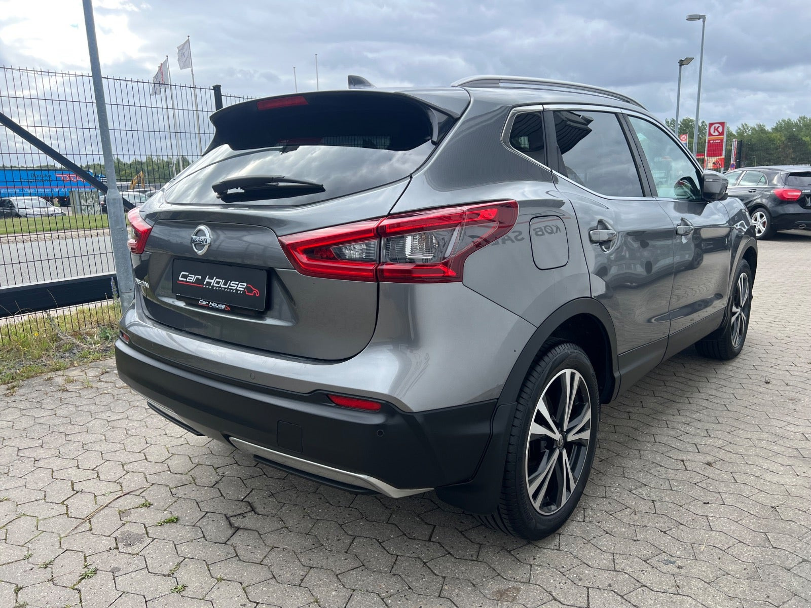 Grå Nissan Qashqai fra 2018