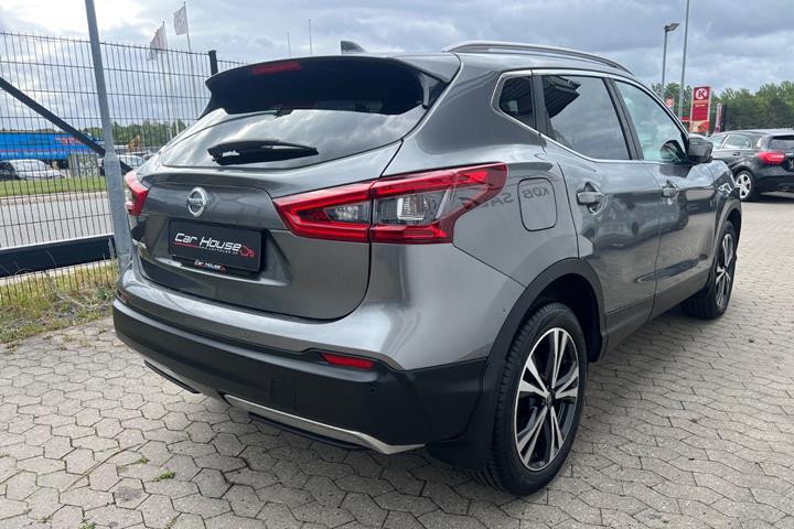 Grå Nissan Qashqai fra 2018