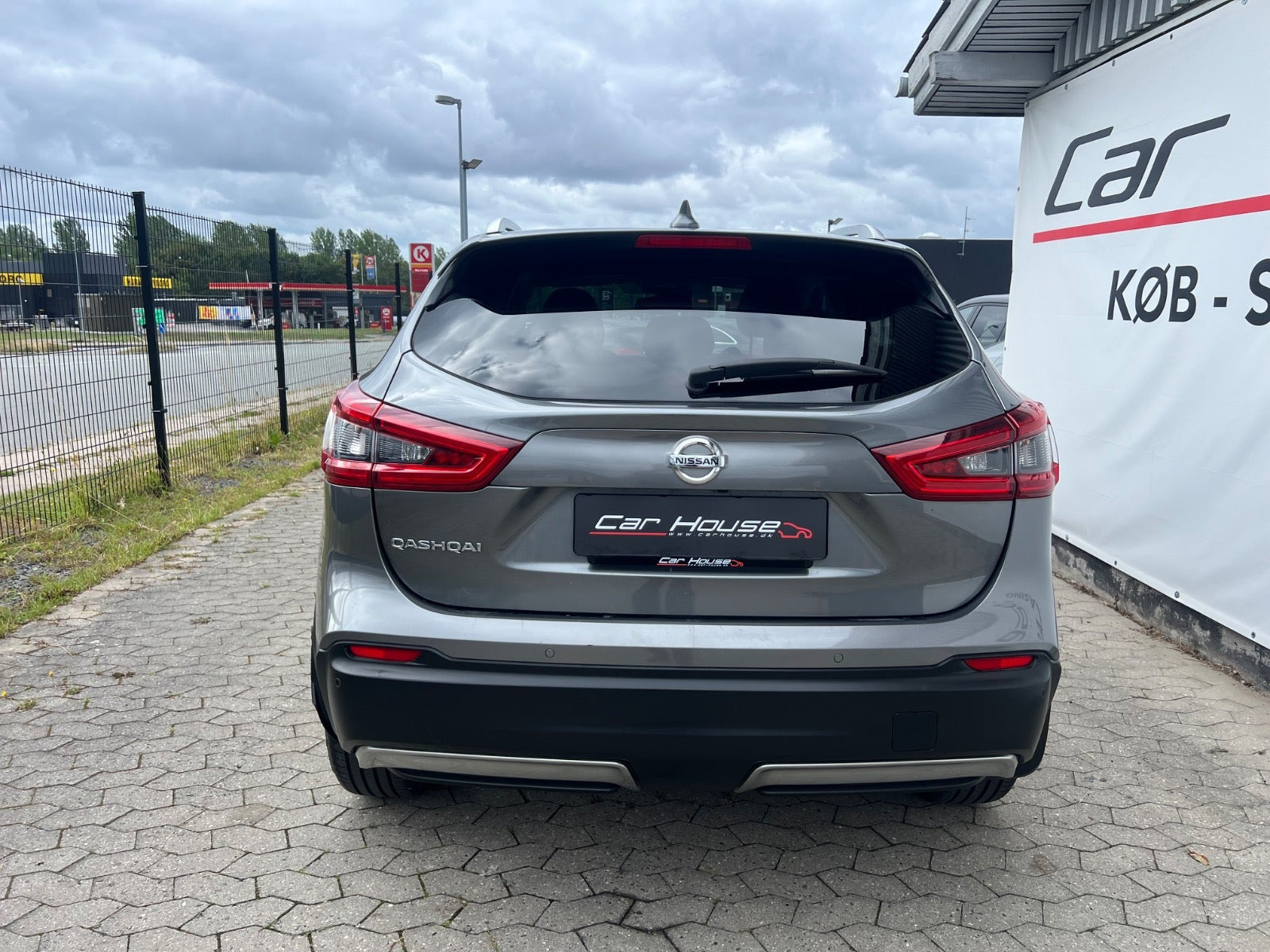 Grå Nissan Qashqai fra 2018