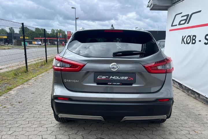 Grå Nissan Qashqai fra 2018