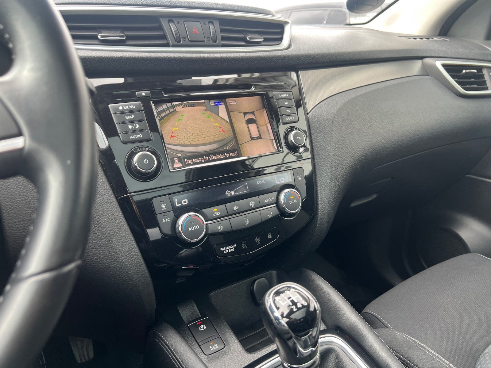 Grå Nissan Qashqai fra 2018