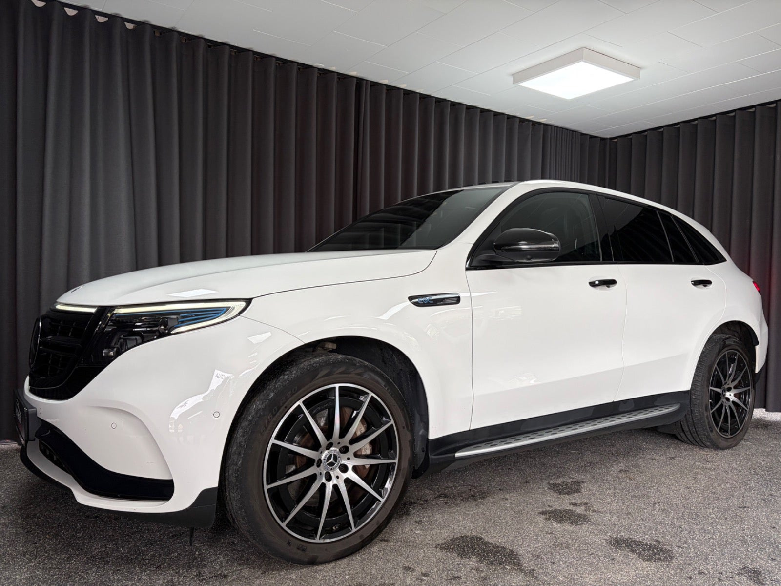 Sort Mercedes EQC400 fra 2021