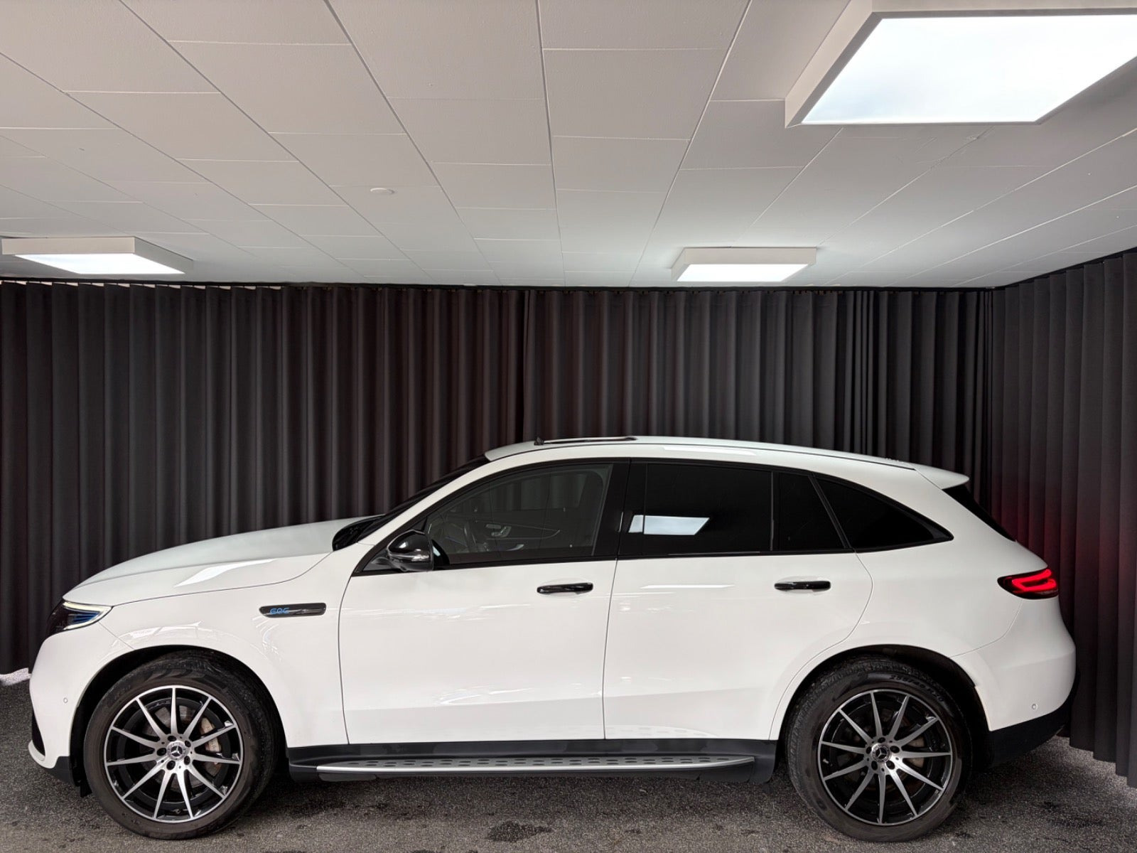 Sort Mercedes EQC400 fra 2021
