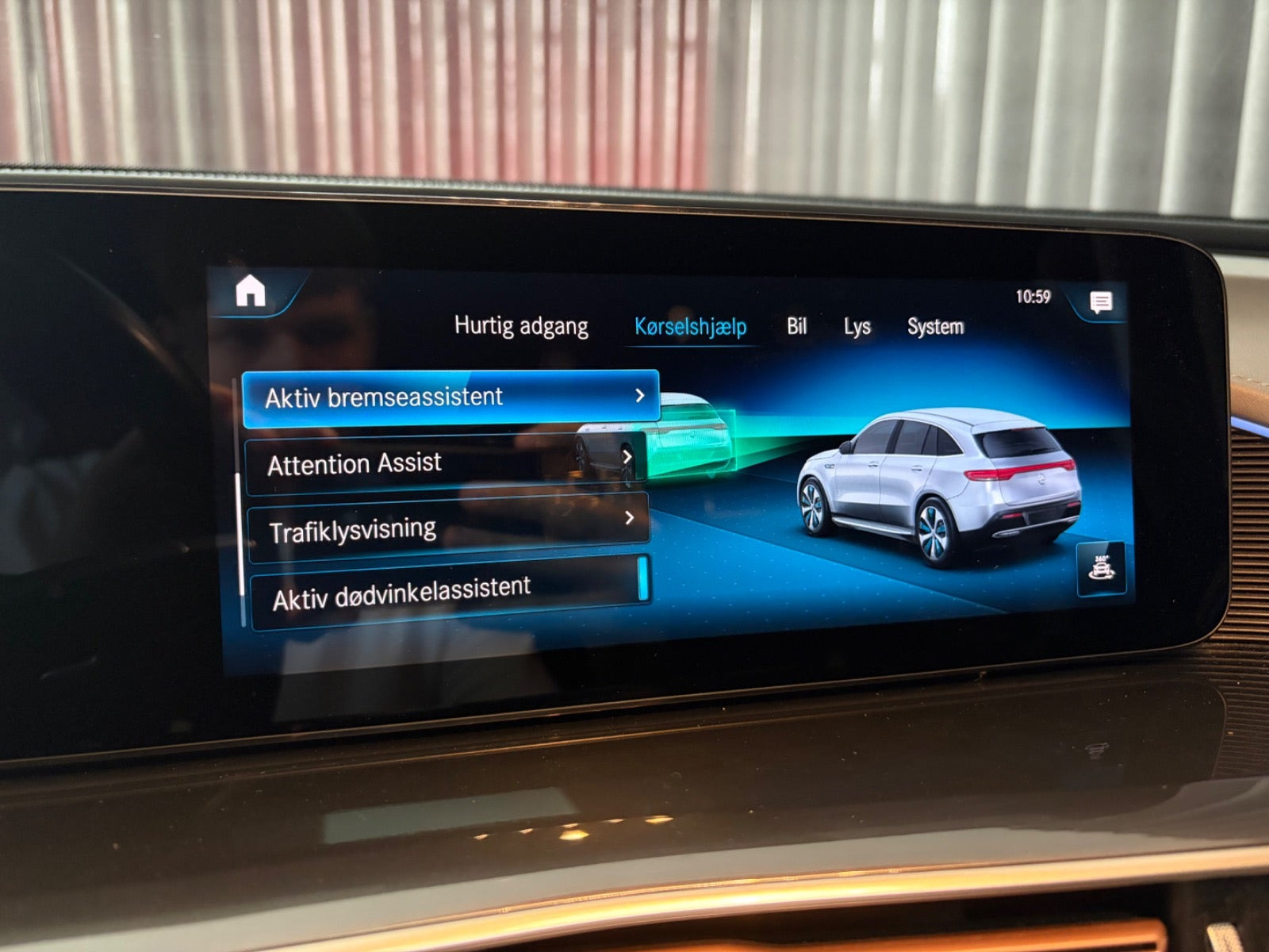Sort Mercedes EQC400 fra 2021