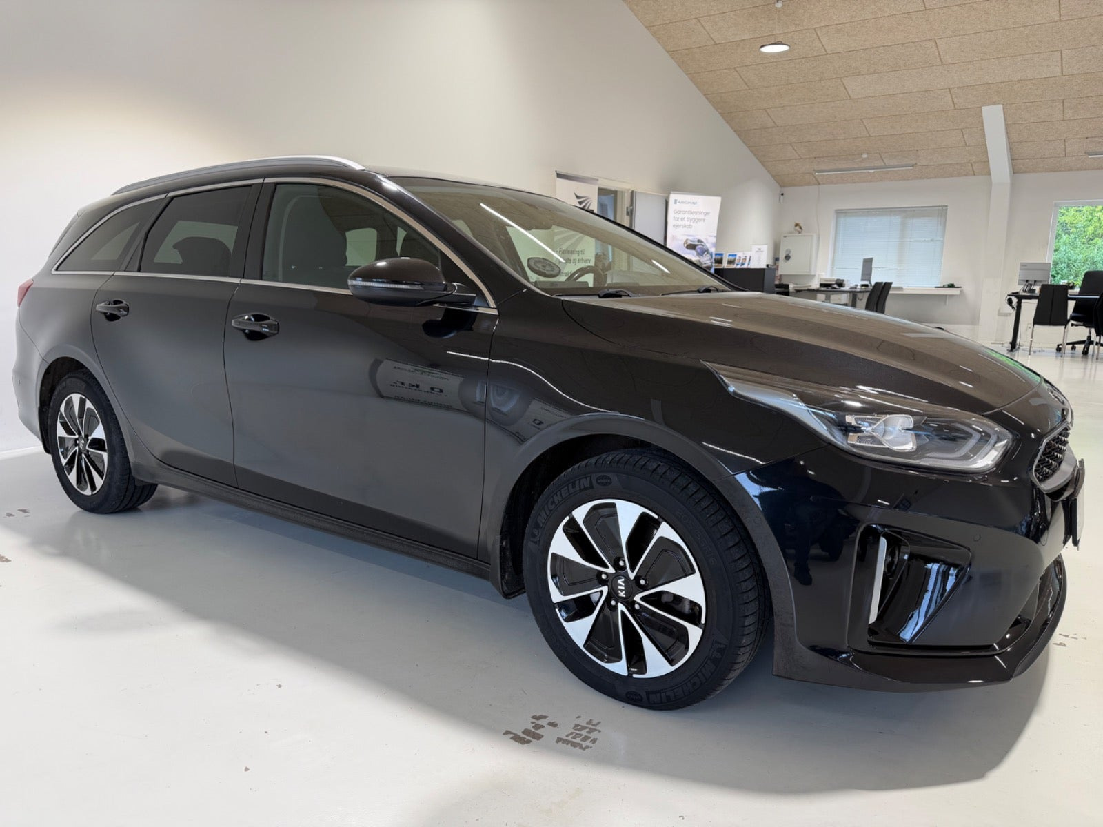 Kia Ceed 1,6 PHEV Upgrade Intro SW DCT